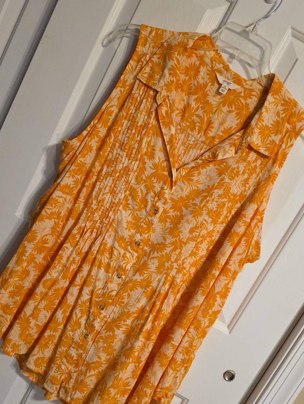 Terra & Sky Orange and Cream Floral Sleeveless Button-Front Tunic